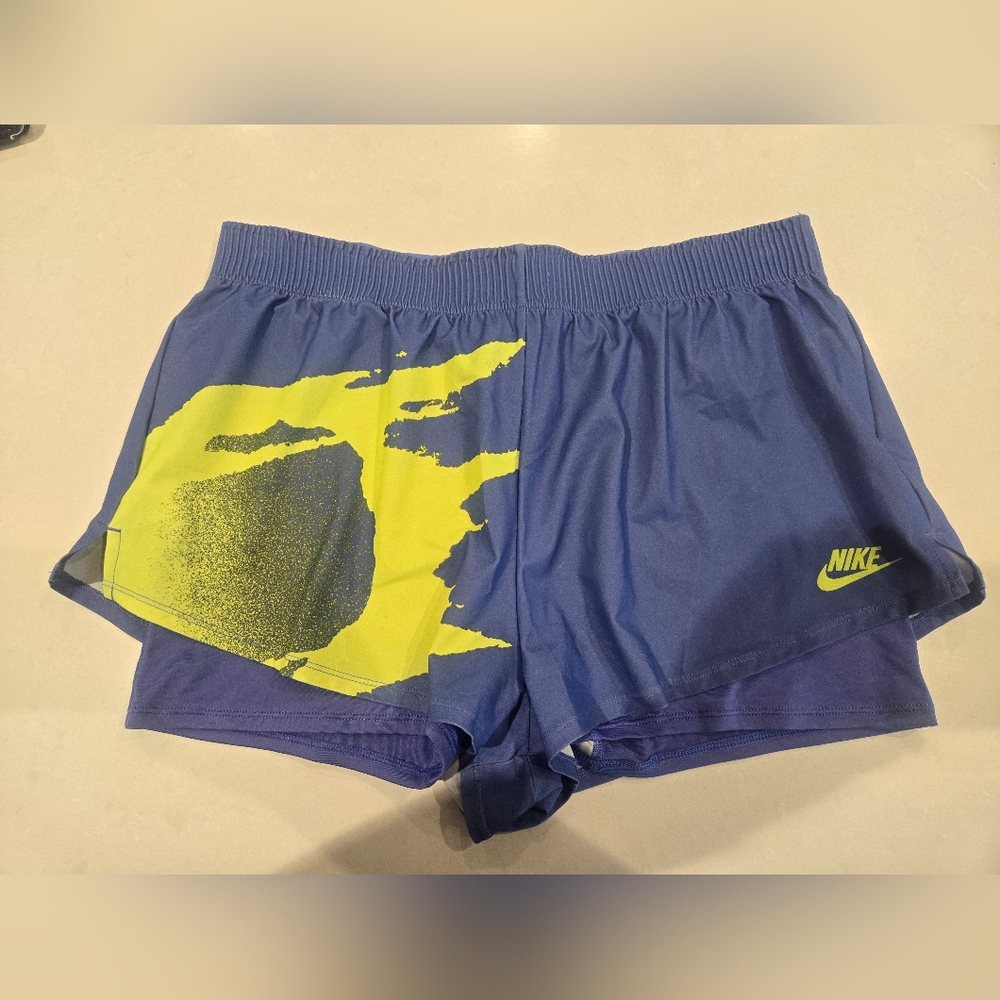 Nike Women’s Sports Shorts Set Of 3 Size Large - Picture 9 of 14